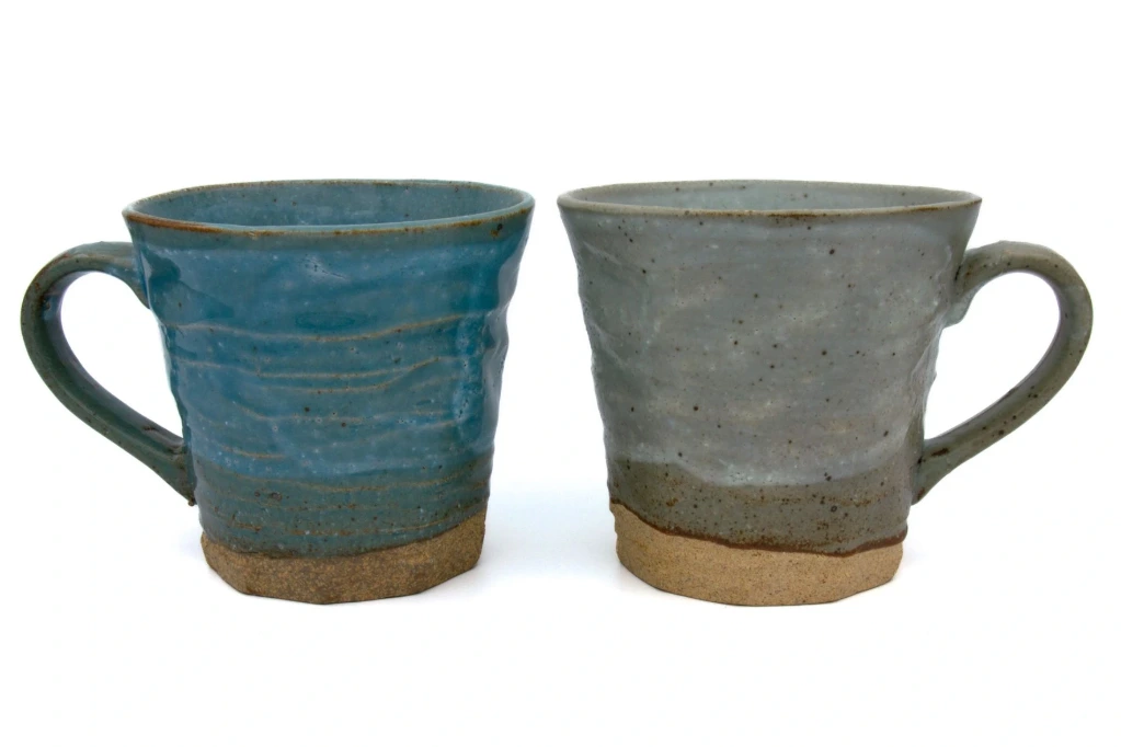 Duo de Mugs Bleu Haiyu – Artisanat en Grès 5.webp